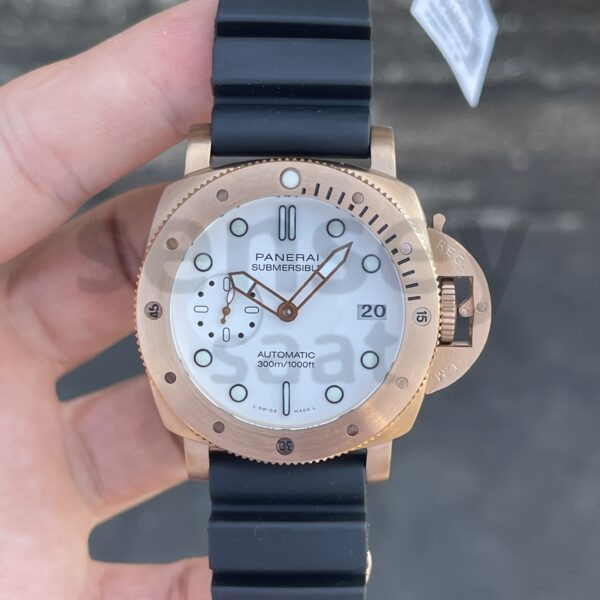 Panerai Luminor Submersible 42 mm