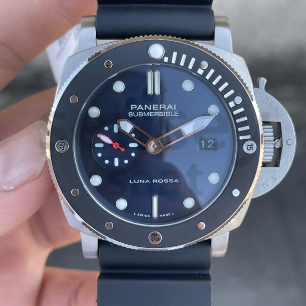 Panerai Submersible Quarantaquattro Luna Rossa PAM 01391