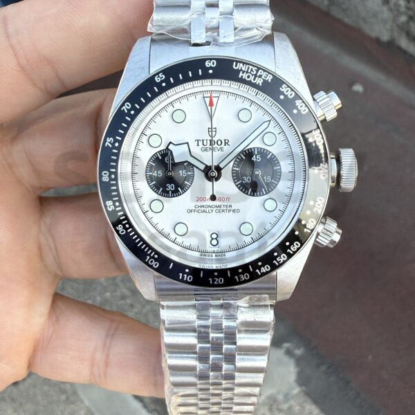 TUDOR Black Bay Chronograph Jubilee Kordon