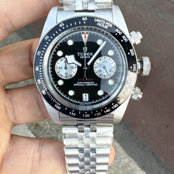 TUDOR Black Bay Chronograph Jubilee Kordon