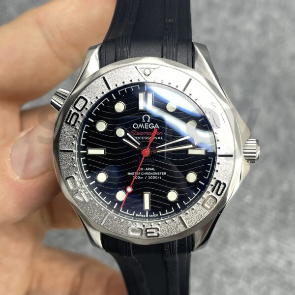 Omega Seamaster Diver 300 M Master Chronometer Diver Nekton