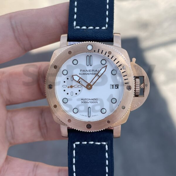 Panerai Luminor Submersible 42 mm